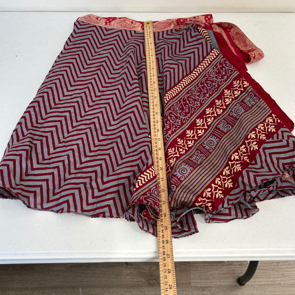 Darn Good Yarn Silk Reversible Sari Wrap Skirt Red Grey Chevron Paisley 4-12 - Picture 4 of 8